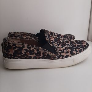 Cheetah slip on